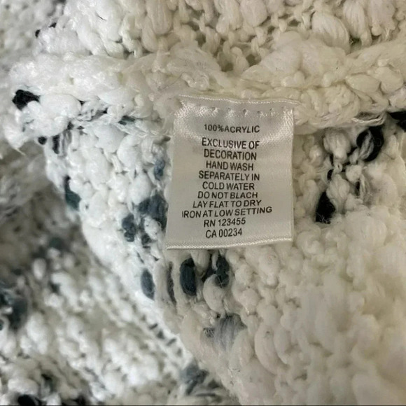 Design Lab Lord & Taylor L white with black cold shoulder‎ sweater - Picture 6 of 6